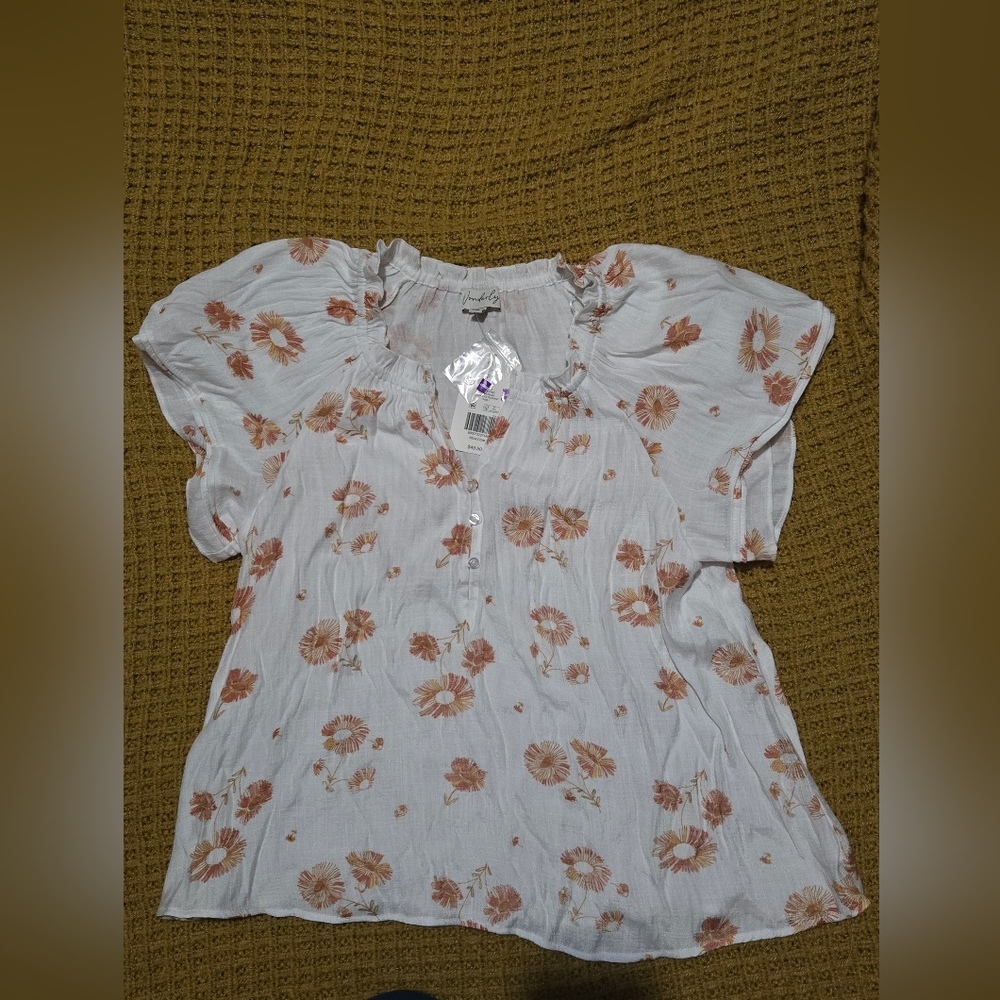 Wonderly Belk Floral White and Pink Women's Top Ps Nwt